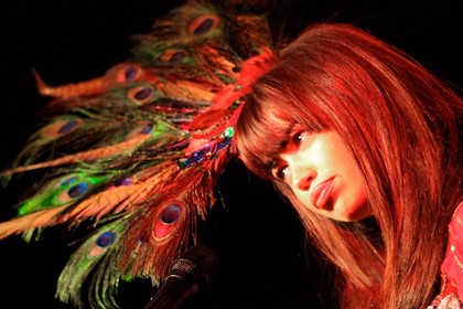 lady gaga auf dänisch - Fotos: Aura Dione live im Stage Club Hamburg 